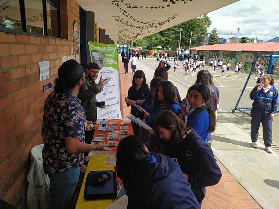 FERIA COLEGIO PEDAGÓGICO DULCE MARÍA 