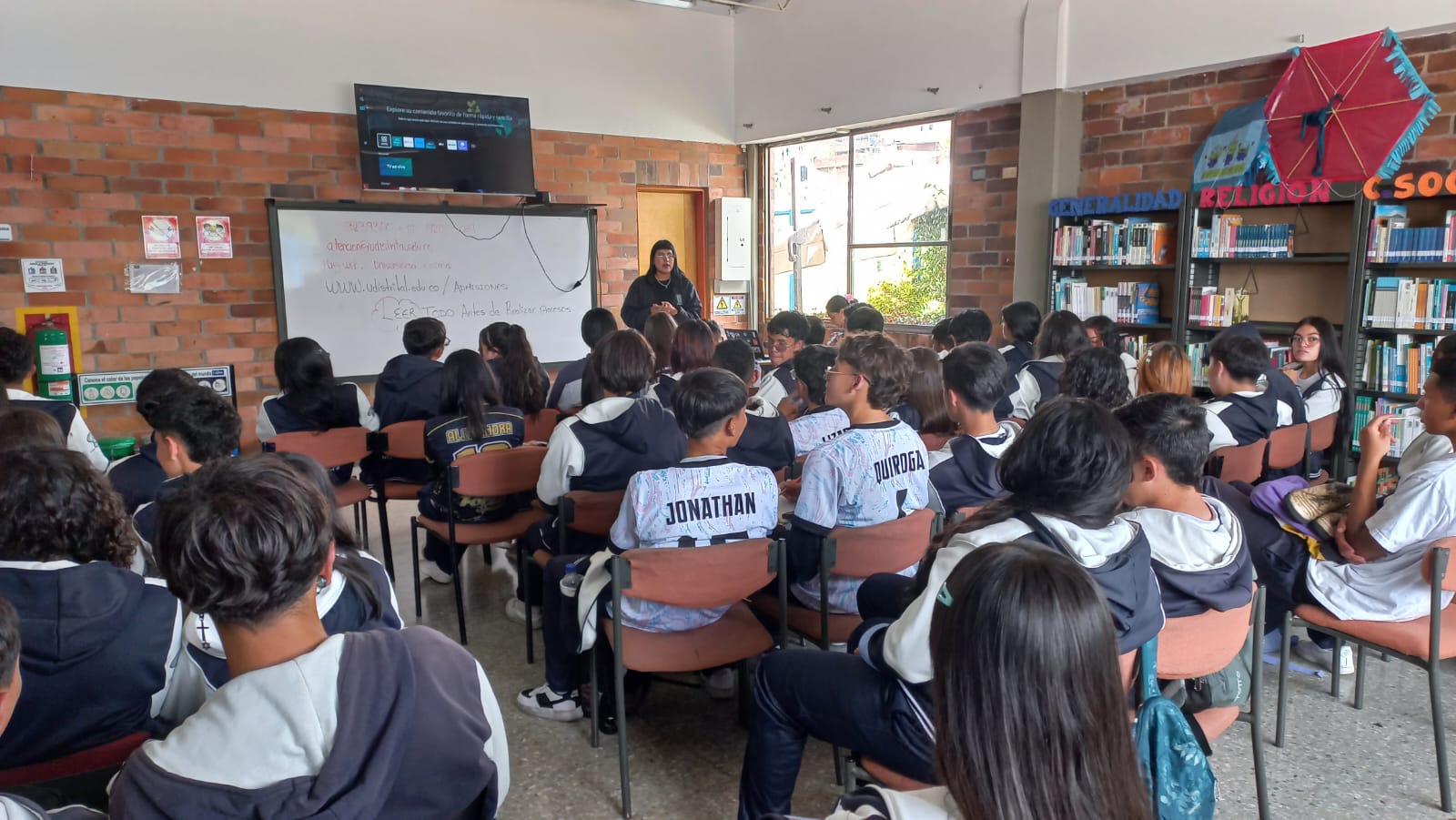 CHARLA COLEGIO CAFAM SANTA LUCIA I.E.D.